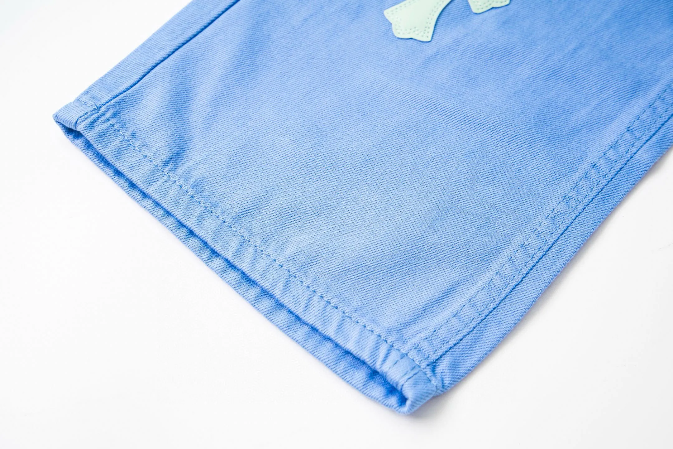 P270 💰 (Top version) CHROME HEARTS 25ss dopamine light blue cross-over leather washed jeans - Full of exploring the ultimate in fashion, Chrome Hearts' new Chrome Hearts pants not only present a unique style, the fresh ice blue color looks particularly youthful and energetic. The mid-high waist design is paired with a lazy and casual style, which not only shows long legs but also maintains a casual feel. It is a must-have fashion choice for trendy men and trendy women. Color: Dopamine light blue Size: 28-30-32-34 (corresponds to S-M-L-XL)